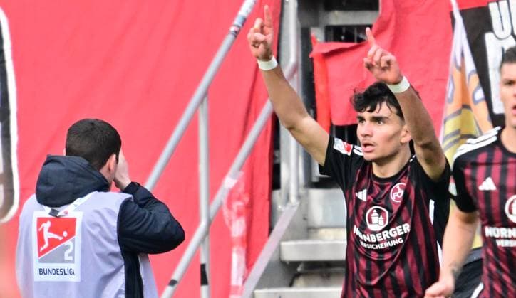 18 02 2024 Soccer Season 2023 2024 2 Soccer Bundesliga 22 Matchday 1 FC Nürnberg FCN Club 1 FC Kaiserslautern FCK Roten Teufel Sportfoto Zink xwoxzix DFL regulations prohibit any use of photographs as image sequences and or quasi video only for editorial use Torjubel Jubel Freude nach Treffer Tor Torschuß zum 1 1 durch Can Yilmaz Uzun 42, 1 FC Nürnberg FCN