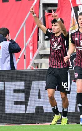 18 02 2024 Soccer Season 2023 2024 2 Soccer Bundesliga 22 Matchday 1 FC Nürnberg FCN Club 1 FC Kaiserslautern FCK Roten Teufel Sportfoto Zink xwoxzix DFL regulations prohibit any use of photographs as image sequences and or quasi video only for editorial use Torjubel Jubel Freude nach Treffer Tor Torschuß zum 1 1 durch Can Yilmaz Uzun 42, 1 FC Nürnberg FCN