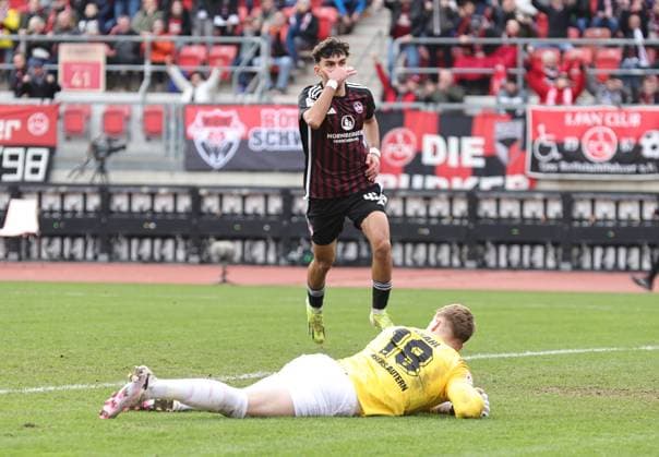 18 02 2024 Soccer Season 2023 2024 2 Soccer Bundesliga 22 Matchday 1 FC Nürnberg FCN Club 1 FC Kaiserslautern FCK Roten Teufel Sportfoto Zink DaMa xdaxmax DFL regulations prohibit any use of photographs as image sequences and or quasi video only for editorial use Jubel Freude Torjubel nach Tor zum 1 1 Can Yilmaz Uzun 42, 1 FC Nürnberg FCN jubelt freut sich Torschütze Can Yilmaz Uzun 42, 1 FC Nürnberg FCN