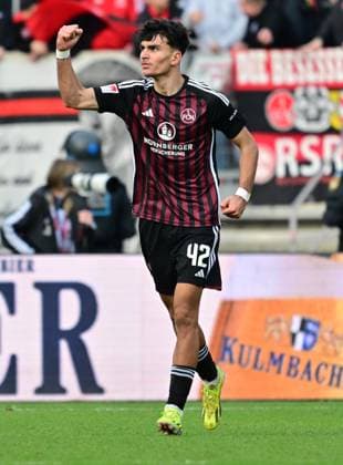 18 02 2024 Soccer Season 2023 2024 2 Soccer Bundesliga 22 Matchday 1 FC Nürnberg FCN Club 1 FC Kaiserslautern FCK Roten Teufel Sportfoto Zink xwoxzix DFL regulations prohibit any use of photographs as image sequences and or quasi video only for editorial use Torjubel Jubel Freude nach Treffer Tor Torschuß zum 1 1 durch Can Yilmaz Uzun 42, 1 FC Nürnberg FCN