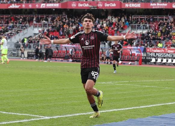 18 02 2024 Soccer Season 2023 2024 2 Soccer Bundesliga 22 Matchday 1 FC Nürnberg FCN Club 1 FC Kaiserslautern FCK Roten Teufel Sportfoto Zink DaMa xdaxmax DFL regulations prohibit any use of photographs as image sequences and or quasi video only for editorial use Jubel Freude Torjubel nach Tor zum 1 1 Can Yilmaz Uzun 42, 1 FC Nürnberg FCN jubelt freut sich Torschütze Can Yilmaz Uzun 42, 1 FC Nürnberg FCN