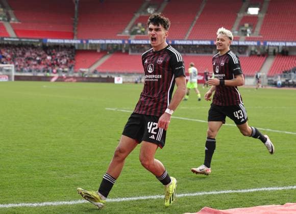 18 02 2024 Soccer season 2023 2024 2 Soccer Bundesliga 22 Matchday 1 FC Nürnberg FCN Club 1 FC Kaiserslautern FCK Roten Teufel Sportfoto Zink DaMa xdaxmax DFL regulations prohibit any use of photographs as image sequences and or quasi video only for editorial use Jubel Freude Torjubel nach Tor zum 1 1 Can Yilmaz Uzun 42, 1 FC Nürnberg FCN Jannik Hofmann 43, 1 FC Nürnberg FCN jubelt freut sich Torschütze Can Yilmaz Uzun 42, 1 FC Nürnberg FCN