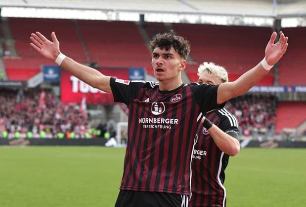 18 02 2024 Soccer season 2023 2024 2 Soccer Bundesliga 22 Matchday 1 FC Nürnberg FCN Club 1 FC Kaiserslautern FCK Roten Teufel Sportfoto Zink DaMa xdaxmax DFL regulations prohibit any use of photographs as image sequences and or quasi video only for editorial use Jubel Freude Torjubel nach Tor zum 1 1 Can Yilmaz Uzun 42, 1 FC Nürnberg FCN Jannik Hofmann 43, 1 FC Nürnberg FCN jubelt freut sich Torschütze Can Yilmaz Uzun 42, 1 FC Nürnberg FCN