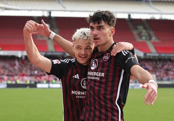 18 02 2024 Soccer season 2023 2024 2 Soccer Bundesliga 22 Matchday 1 FC Nürnberg FCN Club 1 FC Kaiserslautern FCK Roten Teufel Sportfoto Zink DaMa xdaxmax DFL regulations prohibit any use of photographs as image sequences and or quasi video only for editorial use Jubel Freude Torjubel nach Tor zum 1 1 Jannik Hofmann 43, 1 FC Nürnberg FCN Can Yilmaz Uzun 42, 1 FC Nürnberg FCN jubelt freut sich Torschütze Can Yilmaz Uzun 42, 1 FC Nürnberg FCN