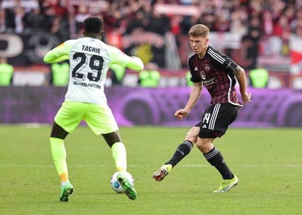 18 02 2024 Soccer Season 2023 2024 2 Soccer Bundesliga 22 Matchday 1 FC Nürnberg FCN Club 1 FC Kaiserslautern FCK Roten Teufel Sportfoto Zink DaMa xdaxmax DFL regulations prohibit any use of photographs as image sequences and or quasi video only for editorial use Richmond Tachie 29, 1 FC Kaiserslautern FCK Finn Jeltsch 44, 1 FC Nürnberg FCN
