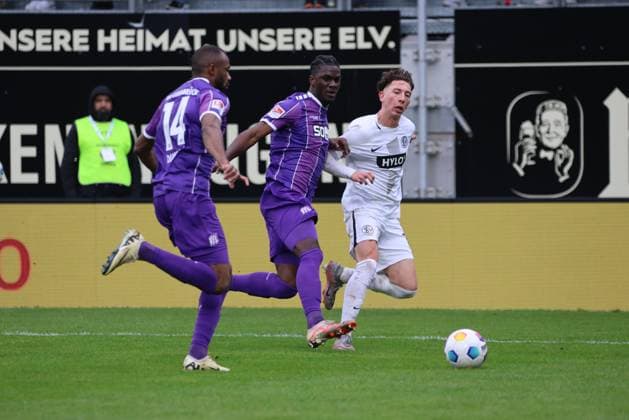 18 02 2024, Football, Men, 2 Bundesliga , 22 Matchday, Season 2023 2024, SV 07 Elversberg VfL Osnabrück, Jannik Rochelt SV 07 Elversberg , Oumar Diakhite VfL Osnabrück , Maxwell Gyamfi VfL Osnabrück Elversberg Ursapharm Arena an der Kaiserlinde Saarland Germany EN