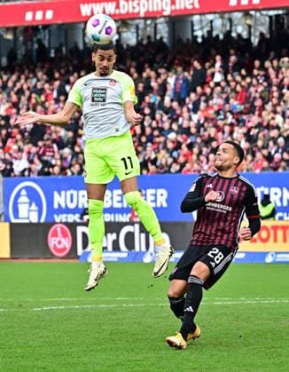 18 02 2024 Soccer Season 2023 2024 2 Soccer Bundesliga 22 Matchday 1 FC Nürnberg FCN Club 1 FC Kaiserslautern FCK Roten Teufel Sportfoto Zink xwoxzix DFL regulations prohibit any use of photographs as image sequences and or quasi video only for editorial use Kenny Prince Redondo 11, 1 FC Kaiserslautern FCK Jan Gyamerah 28, 1 FC Nürnberg FCN