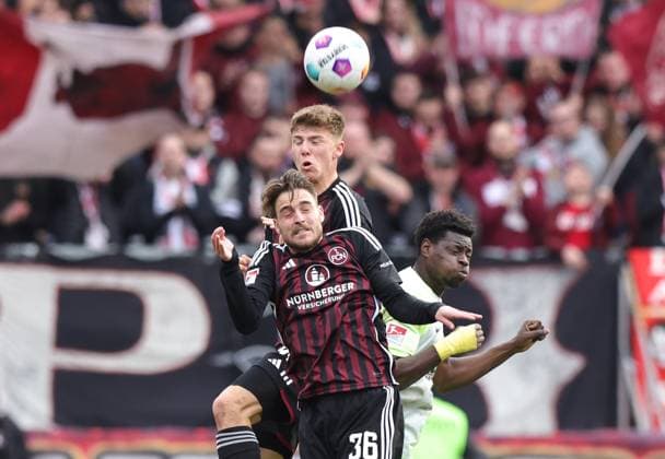 18 02 2024 Soccer Season 2023 2024 2 Soccer Bundesliga 22 Matchday 1 FC Nürnberg FCN Club 1 FC Kaiserslautern FCK Roten Teufel Sportfoto Zink DaMa xdaxmax DFL regulations prohibit any use of photographs as image sequences and or quasi video only for editorial use Lukas Schleimer 36, 1 FC Nürnberg FCN Finn Jeltsch 44, 1 FC Nürnberg FCN in header duel with Ragnar Ache 9, 1 FC Kaiserslautern FCK
