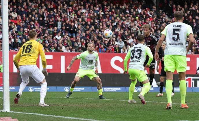 18 02 2024 Soccer Season 2023 2024 2 Soccer Bundesliga 22 Matchday 1 FC Nürnberg FCN Club 1 FC Kaiserslautern FCK Roten Teufel Sportfoto Zink DaMa xdaxmax DFL regulations prohibit any use of photographs as image sequences and or quasi video only for editorial use Sebastian Andersson 20, 1 FC Nürnberg FCN mit Kopfball gg Julian Krahl 18, 1 FC Kaiserslautern FCK