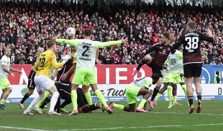 18 02 2024 Soccer Season 2023 2024 2 Soccer Bundesliga 22 Matchday 1 FC Nürnberg FCN Club 1 FC Kaiserslautern FCK Roten Teufel Sportfoto Zink DaMa xdaxmax DFL regulations prohibit any use of photographs as image sequences and or quasi video only for editorial use Lukas Schleimer 36, 1 FC Nürnberg FCN with shot on goal