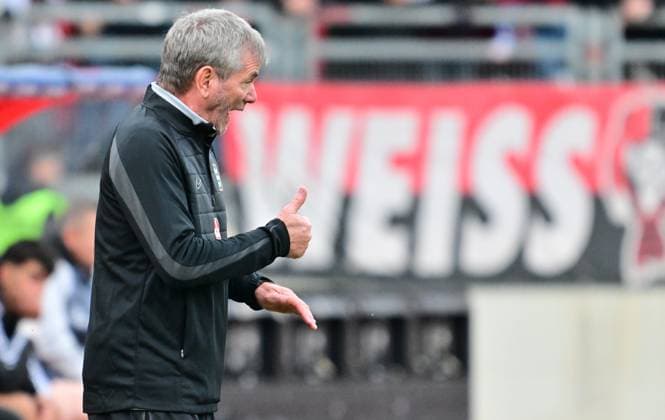 18 02 2024 Soccer Season 2023 2024 2 Soccer Bundesliga 22 Matchday 1 FC Nürnberg FCN Club 1 FC Kaiserslautern FCK Roten Teufel Sportfoto Zink xwoxzix DFL regulations prohibit any use of photographs as image sequences and or quasi video only for editorial use Friedhelm Funkel Trainer 1 FC Kaiserslautern FCK Thumbs up Thumbs up