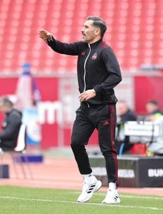 18 02 2024 Soccer Season 2023 2024 2 Soccer Bundesliga 22 Matchday 1 FC Nürnberg FCN Club 1 FC Kaiserslautern FCK Roten Teufel Sportfoto Zink DaMa xdaxmax DFL regulations prohibit any use of photographs as image sequences and or quasi video only for editorial use Cristian Fiel Trainer 1 FC Nürnberg FCN indicates gestures directs gives instructions