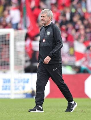 18 02 2024 Soccer Season 2023 2024 2 Soccer Bundesliga 22 Matchday 1 FC Nürnberg FCN Club 1 FC Kaiserslautern FCK Roten Teufel Sportfoto Zink DaMa xdaxmax DFL regulations prohibit any use of photographs as image sequences and or quasi video only for editorial use Friedhelm Funkel Trainer 1 FC Kaiserslautern FCK after the end of the match