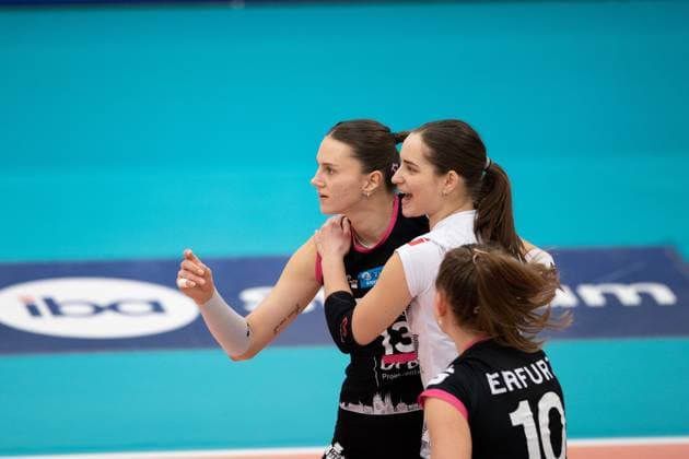 2 Volleyball Bundesliga Women Pro Schwarz Weiss Erfurt vs VCO Dresden 18 02 2024 Cheers, Lara Alyssa Darowski 13 Schwarz Weiss Erfurt and Mia Anna Stauß 11 Schwarz Weiss Erfurt 2 Bundesliga Women Pro Schwarz Weiss Erfurt vs VCO Dresden Riethsporthalle Erfurt 18 02 2024 Copyright: xBEAUTIFULxSPORTS Duehringx