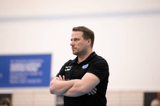 2 Volleyball Bundesliga Women Pro Schwarz Weiss Erfurt vs VCO Dresden 18 02 2024 Andreas Renneberg Coach VCO Dresden 2 Bundesliga Women Pro Schwarz Weiss Erfurt vs VCO Dresden Riethsporthalle Erfurt 18 02 2024 Copyright: xBEAUTIFULxSPORTS Duehringx