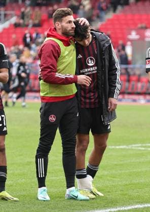18 02 2024 Soccer Season 2023 2024 2 Soccer Bundesliga 22 Matchday 1 FC Nürnberg FCN Club 1 FC Kaiserslautern FCK Roten Teufel Sportfoto Zink DaMa xdaxmax DFL regulations prohibit any use of photographs as image sequences and or quasi video only for editorial use Enrico Valentini 22, 1 FC Nürnberg FCN hugs Can Yilmaz Uzun 42, 1 FC Nürnberg FCN after the end of the match