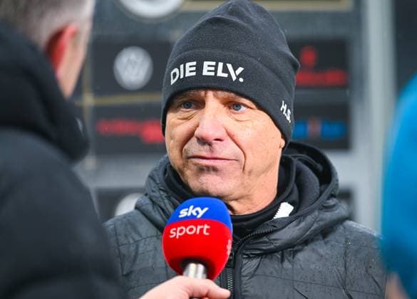 Germany, Spiesen Elversberg, 18 02 2024, Ursapharm Arena at Kaiserlinde, SV Elversberg vs VfL Osnabrueck 2 Bundesliga, Coach Horst Steffen SV Elversberg looks Spiesen Elversberg Ursapharm Arena at Kaiserlinde Saarland Germany eu-images-738