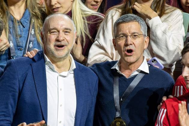 We are the Campion by Head Coach Pablo Laso FC Bayern Basketball and Club President Herbert Hainer FC Bayern Muenchen , FC Bayern Basketball vs Ratiopharm Ulm, Basketball, BBL, Cup Final, 18 02 2024 Muenchen Bayern Germany Copyright: xkolbert-press UlrichxGamelx
