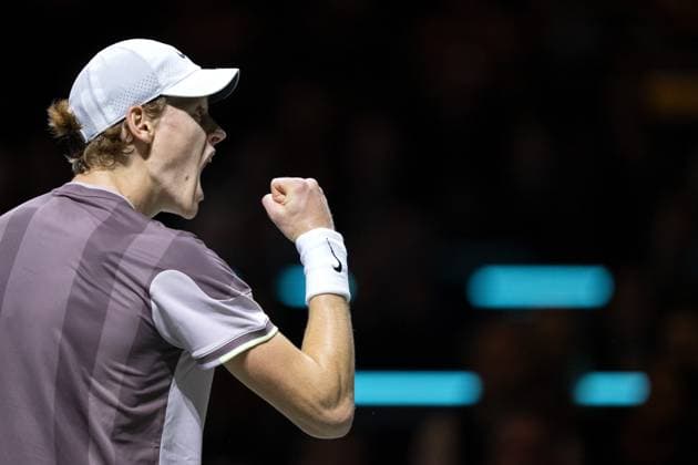 ROTTERDAM - Jannik Sinner (ITA) in action against Alex de Minaur (Australia) on the last day of the ABN AMRO Open tennis tournament in Ahoy. ANP SANDER KONING ABN AMRO Open 2024 xVIxANPxSportx xxANPxIVx 491440141 originalFilename: 491440141.jpg