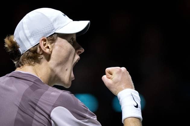 ROTTERDAM - Jannik Sinner (ITA) in action against Alex de Minaur (Australia) on the last day of the ABN AMRO Open tennis tournament in Ahoy. ANP SANDER KONING ABN AMRO Open 2024 xVIxANPxSportx xxANPxIVx 491440190 originalFilename: 491440190.jpg