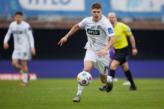 Robin Fellhauer SV 07 Elversberg with ball, SV Elversberg vs VFL Osnabrueck, Football, 2 Bundesliga, Matchday 20, Season 2023 2024, 18 02 2024 SV Elversberg vs VFL Osnabrueck, Football, 2 Bundesliga, Matchday 20, Season 2023 2024, 18 02 2024 Elversberg Copyright: xEibner-Pressefoto AlexanderxNeisx EP_ANS