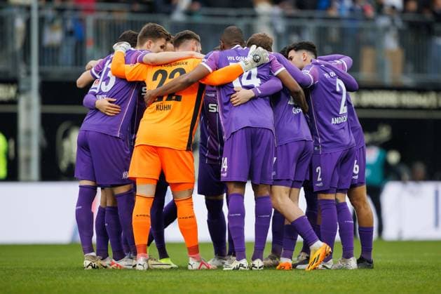 Team circle Osnabrueck, SV Elversberg vs VFL Osnabrueck, Football, 2 Bundesliga, Matchday 20, Season 2023 2024, 18 02 2024 SV Elversberg vs VFL Osnabrueck, Football, 2 Bundesliga, Matchday 20, Season 2023 2024, 18 02 2024 Elversberg Copyright: xEibner-Pressefoto AlexanderxNeisx EP_ANS
