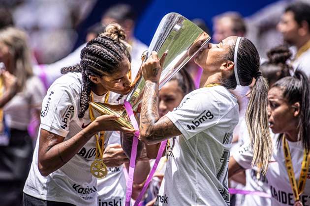 Bilder des Jahres 2024, Sport 02 Feburar Sport Themen der Woche KW07 Sao Paulo, Brazil, Feb 18th 2024 Corinthians celebrate with trophy after winning the Supercopa do Brasil Feminino (Brazilian Women s Super Cup) between Corinthians and Cruzeiro at the Neo Quimica Arena in Sao Paulo, Brazil (Danilo Fernandes SPP)  Copyright: xDaniloxFernandesx xSPPx spp-en-DaFeSp-danilo180224-24