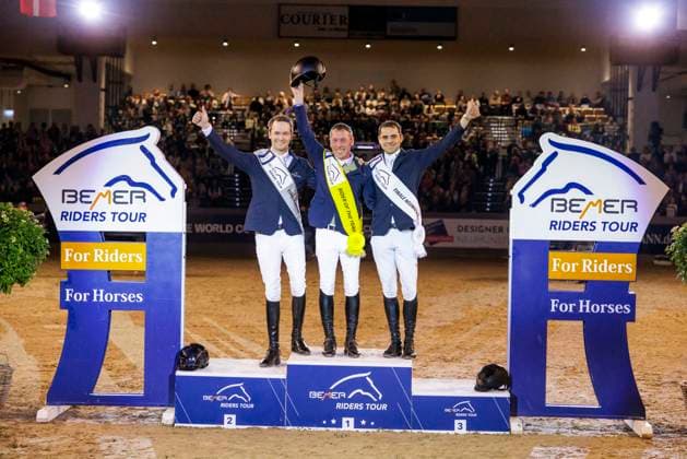 Bilder des Jahres 2024, Sport 02 Feburar Sport Themen der Woche KW07 NEUMÜNSTER - VR Classics 2024, NEUMÜNSTER - VR Classics 2024 STUEHLMEYER Patrick (GER), DREHER Hans-Dieter (GER), VIEHWEG Michael (GER) Siegerehrung Prize giving ceremony Großer Preis der Volksbanken Raiffeisenbanken BEMER Riders Tour Wertungsprüfung Finale Internationale Weltranglisten - Springprüfung Kl. S**** mit 2 Umläufen (1,55m) Neumünster, Holstenhallen 18. February 2024 - *** NEUMÜNSTER VR Classics 2024, NEUMÜNSTER VR Classics 2024 STUEHLMEYER Patrick GER , DREHER Hans Dieter GER , VIEHWEG Michael GER Prize giving ceremony Grand Prix of the Volksbanken Raiffeisenbanken BEMER Riders Tour Competition Final International World Ranking Jumping Class S with 2 rounds 1.55m Neumünster, Holstenhallen 18 February 2024