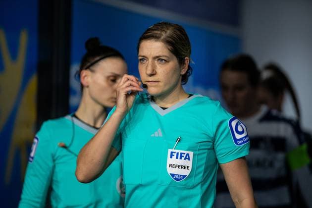 Google Pixel Women Bundesliga 14 Matchday MSV Duisburg 1 FC Köln 18 02 2024 Karoline Wacker Referee Google Pixel Women Bundesliga 14 Matchday MSV Duisburg 1 FC Köln Schauinsland Reisen Arena Duisburg 18 02 2024 DFB DFL REGULATIONS PROHIBIT ANY USE OF PHOTOGRAPHS AS IMAGE SEQUENCES AND OR QUASI VIDEO Copyright: xBEAUTIFULxSPORTS Buriakovx