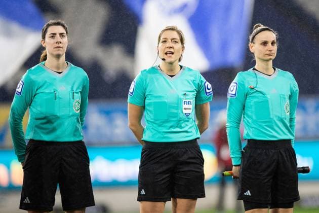 Google Pixel Women Bundesliga 14 Matchday MSV Duisburg 1 FC Köln 18 02 2024 Karoline Wacker Referee until the start of the match Google Pixel Women Bundesliga 14 Matchday MSV Duisburg 1 FC Köln Schauinsland Reisen Arena Duisburg 18 02 2024 DFB DFL REGULATIONS PROHIBIT ANY USE OF PHOTOGRAPHS AS IMAGE SEQUENCES AND OR QUASI VIDEO Copyright: xBEAUTIFULxSPORTS Buriakovx