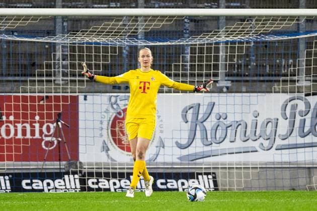 Google Pixel Women Bundesliga 14 Matchday MSV Duisburg 1 FC Köln 18 02 2024 Paula Hoppe 1 FC Köln, 12 with the ball Google Pixel Women Bundesliga 14 Matchday MSV Duisburg 1 FC Köln Schauinsland Reisen Arena Duisburg 18 02 2024 DFB DFL REGULATIONS PROHIBIT ANY USE OF PHOTOGRAPHS AS IMAGE SEQUENCES AND OR QUASI VIDEO Copyright: xBEAUTIFULxSPORTS Buriakovx