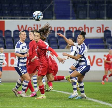 18 02 2024, xgrfx, Fussball 1 Bundesliga Damen, MSV Duisburg Damen 1 FC Köln Damen emspor, v l Vanessa Fürst MSV Duisburg DFL DFB REGULATIONS PROHIBIT ANY USE OF PHOTOGRAPHS as IMAGE SEQUENCES and or QUASI VIDEO Duisburg