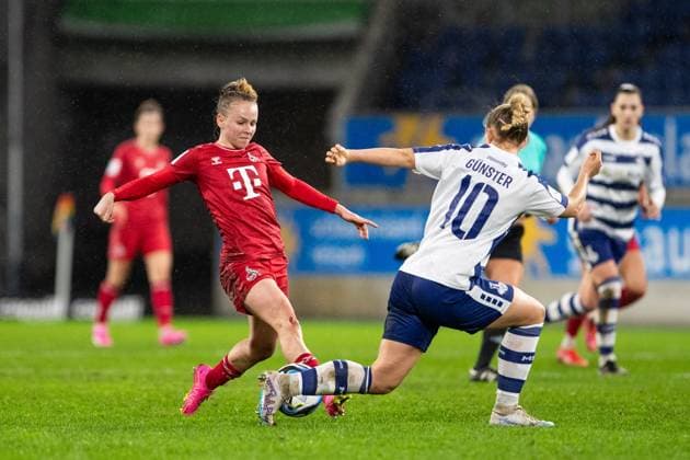 Google Pixel Frauen Bundesliga 14 Spieltag MSV Duisburg 1 FC Köln 18 02 2024 Laura Donhauser 1 FC Köln, 25 in duel with Günster Meret MSV Duisburg, 10 Google Pixel Frauen Bundesliga 14 Spieltag MSV Duisburg 1 FC Köln Schauinsland Reisen Arena Duisburg 18 02 2024 DFB DFL REGULATIONS PROHIBIT ANY USE OF PHOTOGRAPHS AS IMAGE SEQUENCES AND OR QUASI VIDEO Copyright: xBEAUTIFULxSPORTS Buriakovx