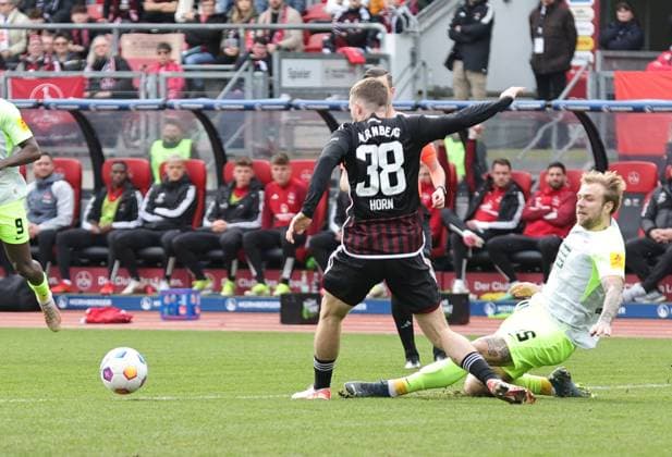 18 02 2024 Soccer Season 2023 2024 2 Soccer Bundesliga 22 Matchday 1 FC Nürnberg FCN Club 1 FC Kaiserslautern FCK Roten Teufel Sportfoto Zink DaMa xdaxmax DFL regulations prohibit any use of photographs as image sequences and or quasi video only for editorial use Jannes Kilian Horn 38, 1 FC Nürnberg FCN Kevin Kraus 5, 1 FC Kaiserslautern FCK