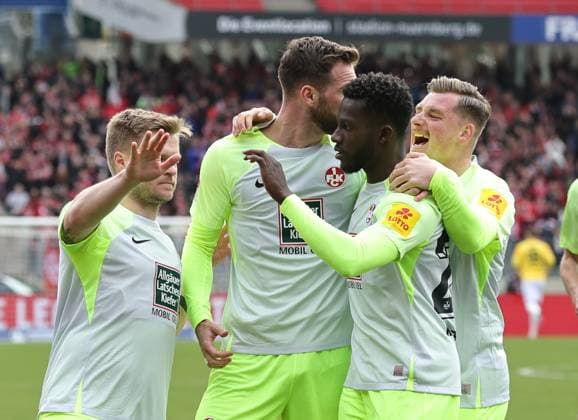18 02 2024 Soccer Season 2023 2024 2 Soccer Bundesliga 22 Matchday 1 FC Nürnberg FCN Club 1 FC Kaiserslautern FCK Roten Teufel Sportfoto Zink DaMa xdaxmax DFL regulations prohibit any use of photographs as image sequences and or quasi video only for editorial use Jubel Freude Torjubel nach Tor zum 0 1 Richmond Tachie 29, 1 FC Kaiserslautern FCK und Mannschaft Team jubelt freut sich Torschütze Richmond Tachie 29, 1 FC Kaiserslautern FCK