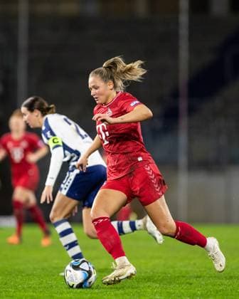 Google Pixel Womens Bundesliga 14 Matchday MSV Duisburg 1 FC Köln 18 02 2024 Marleen Schimmer 1 FC Köln, 23 in duel with Hess Alexandra Loy MSV Duisburg, 20 Google Pixel Womens Bundesliga 14 Matchday MSV Duisburg 1 FC Köln Schauinsland Reisen Arena Duisburg 18 02 2024 DFB DFL REGULATIONS PROHIBIT ANY USE OF PHOTOGRAPHS AS IMAGE SEQUENCES AND OR QUASI VIDEO Copyright: xBEAUTIFULxSPORTS Buriakovx