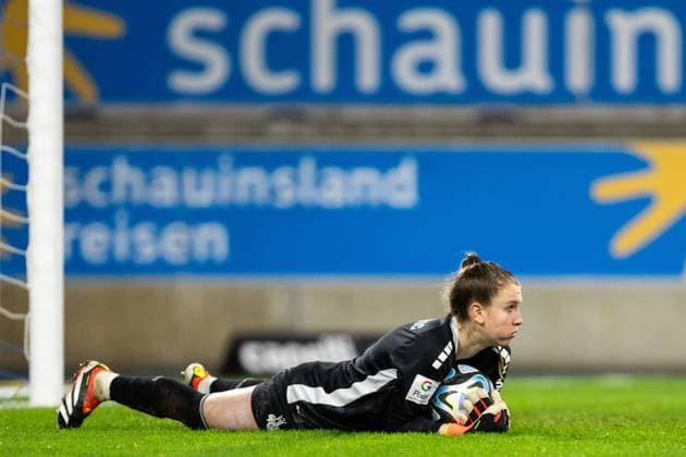 Google Pixel Women Bundesliga 14 Matchday MSV Duisburg 1 FC Köln 18 02 2024 Mahmutovic Ena MSV Duisburg, 1 Google Pixel Women Bundesliga 14 Matchday MSV Duisburg 1 FC Köln Schauinsland Reisen Arena Duisburg 18 02 2024 DFB DFL REGULATIONS PROHIBIT ANY USE OF PHOTOGRAPHS AS IMAGE SEQUENCES AND OR QUASI VIDEO Copyright: xBEAUTIFULxSPORTS Buriakovx