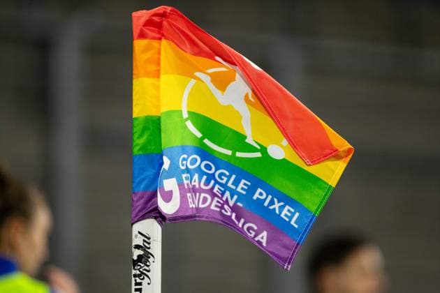 Google Pixel Women Bundesliga 14 Matchday MSV Duisburg 1 FC Köln 18 02 2024 Corner flag, Google Pixel Women Bundesliga Google Pixel Women Bundesliga 14 Matchday MSV Duisburg 1 FC Köln Schauinsland Reisen Arena Duisburg 18 02 2024 DFB DFL REGULATIONS PROHIBIT ANY USE OF PHOTOGRAPHS AS IMAGE SEQUENCES AND OR QUASI VIDEO Copyright: xBEAUTIFULxSPORTS Buriakovx