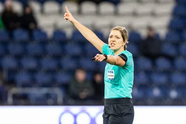 Google Pixel Women Bundesliga 14 Matchday MSV Duisburg 1 FC Köln 18 02 2024 Karoline Wacker Referee Google Pixel Women Bundesliga 14 Matchday MSV Duisburg 1 FC Köln Schauinsland Reisen Arena Duisburg 18 02 2024 DFB DFL REGULATIONS PROHIBIT ANY USE OF PHOTOGRAPHS AS IMAGE SEQUENCES AND OR QUASI VIDEO Copyright: xBEAUTIFULxSPORTS Buriakovx