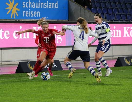 18 02 2024, xgrfx, Fussball 1 Bundesliga Damen, MSV Duisburg Damen 1 FC Köln Damen emspor, v l Kara Bathmann MSV Duisburg DFL DFB REGULATIONS PROHIBIT ANY USE OF PHOTOGRAPHS as IMAGE SEQUENCES and or QUASI VIDEO Duisburg