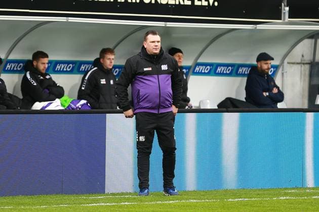 18 02 2024, xrhsx, Soccer 2 Bundesliga, SV Elversberg VfL Osnabrück emspor, v l Coach Coach Uwe Koschinat VfL Osnabrueck Osnabrück DFL DFB REGULATIONS PROHIBIT ANY USE OF PHOTOGRAPHS as IMAGE SEQUENCES and or QUASI VIDEO Elversberg