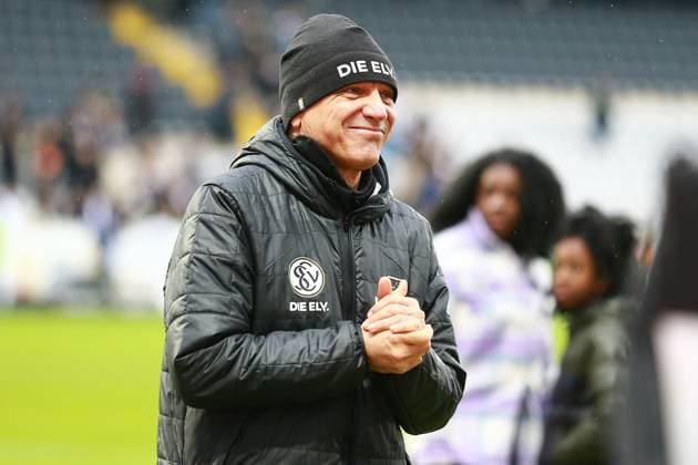 18 02 2024, xrhsx, Fußball 2 Bundesliga, SV Elversberg VfL Osnabrück emspor, v l Trainer Horst Steffen SV Elversberg DFL DFB REGULATIONS PROHIBIT ANY USE OF PHOTOGRAPHS as IMAGE SEQUENCES and or QUASI VIDEO Elversberg