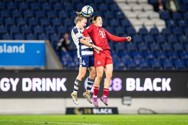 Google Pixel Frauen Bundesliga 14 Spieltag MSV Duisburg 1 FC Köln 18 02 2024 Carlotta Wamser 1 FC Köln, 30 in duel with Günster Meret MSV Duisburg, 10 Google Pixel Frauen Bundesliga 14 Spieltag MSV Duisburg 1 FC Köln Schauinsland Reisen Arena Duisburg 18 02 2024 DFB DFL REGULATIONS PROHIBIT ANY USE OF PHOTOGRAPHS AS IMAGE SEQUENCES AND OR QUASI VIDEO Copyright: xBEAUTIFULxSPORTS Buriakovx
