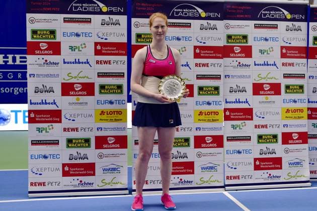 Runner-up Alison Van Uytvanck BEL at the award ceremony Burgwaechter Ladies Open 2024, Womens Tennis, ITF World Ranking Tournament, Final, Singles, Alison Van Uytvanck BEL vs Julia Avdeeva RUS , 18 02 2024 Burgwaechter Ladies Open 2024, Womens Tennis, ITF World Ranking Tournament, 12 18 02 2024 Altenkirchen Copyright: xAugstx xEibner-Pressefotox EP_jat