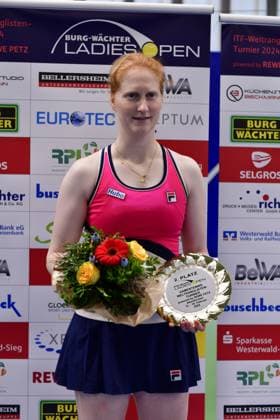 Runner-up Alison Van Uytvanck BEL at the award ceremony Burgwaechter Ladies Open 2024, Womens Tennis, ITF World Ranking Tournament, Final, Singles, Alison Van Uytvanck BEL vs Julia Avdeeva RUS , 18 02 2024 Burgwaechter Ladies Open 2024, Womens Tennis, ITF World Ranking Tournament, 12 18 02 2024 Altenkirchen Copyright: xAugstx xEibner-Pressefotox EP_jat