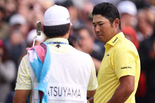 February 18, 2024, Pacific Palisades, California, USA: HIDEKI MATSUYAMA shakes hands with caddie SHOTA HAYAFUJI after finishing the 18th hole during the final round of The Genesis Invitational at Riviera Country Club in Pacific Palisades, California. Pacific Palisades USA - ZUMAt158 20240218_zsp_t158_053 Copyright: xBrentonxTsex
