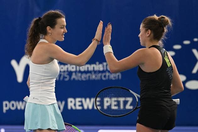 Tournament winner Maja Chwalinska POL re Jesika Maleckova CZE li Burgwaechter Ladies Open 2024, womens tennis, ITF World Ranking Tournament, doubles final, Julia Lohoff GER Conny Perrin CHF vs Maja Chwalinska POL Jesika Maleckova CZE , 18 02 2024 Burgwaechter Ladies Open 2024, womens tennis, ITF World Ranking Tournament, 12 18 02 2024 Altenkirchen Copyright: xAugstx xEibner-Pressefotox EP_jat