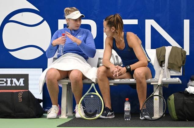 Doubles finalists Julia Lohoff GER li Conny Perrin CHF re Burgwaechter Ladies Open 2024, womens tennis, ITF World Ranking Tournament, doubles final, Julia Lohoff GER Conny Perrin CHF vs Maja Chwalinska POL Jesika Maleckova CZE , 18 02 2024 Burgwaechter Ladies Open 2024, womens tennis, ITF World Ranking Tournament, 12 18 02 2024 Altenkirchen Copyright: xAugstx xEibner-Pressefotox EP_jat