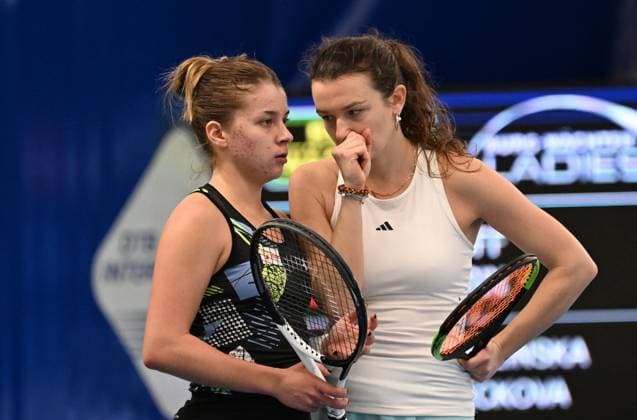 Tournament winner Maja Chwalinska POL li Jesika Maleckova CZE re Burgwaechter Ladies Open 2024, womens tennis, ITF World Ranking Tournament, doubles final, Julia Lohoff GER Conny Perrin CHF vs Maja Chwalinska POL Jesika Maleckova CZE , 18 02 2024 Burgwaechter Ladies Open 2024, womens tennis, ITF World Ranking Tournament, 12 18 02 2024 Altenkirchen Copyright: xAugstx xEibner-Pressefotox EP_jat