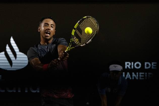 (240220) -- RIO DE JANEIRO, Feb. 20, 2024 -- Hugo Dellien of Bolivia hits a return to Cameron Norrie of Britain during the round 32 at the 2024 ATP500 Rio Open at Jockey Club Brasileiro in Rio de Janeiro, Brazil, Feb. 19, 2024. ) (SP)BRAZIL-RIO DE JANEIRO-TENNIS-ATP500-RIO OPEN WangxTiancong 